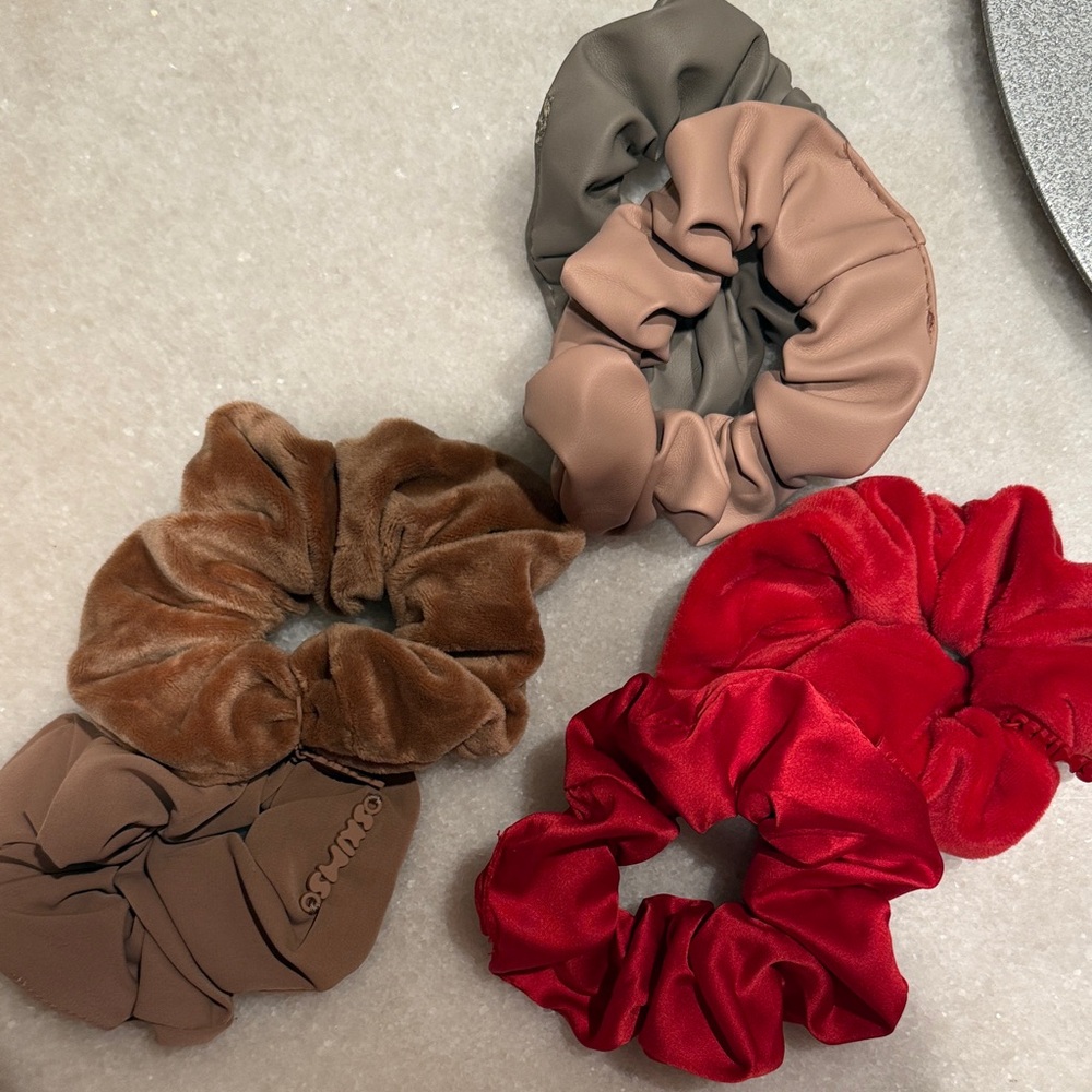 SKIMS Scrunchie Bundle (Plus Bonus)